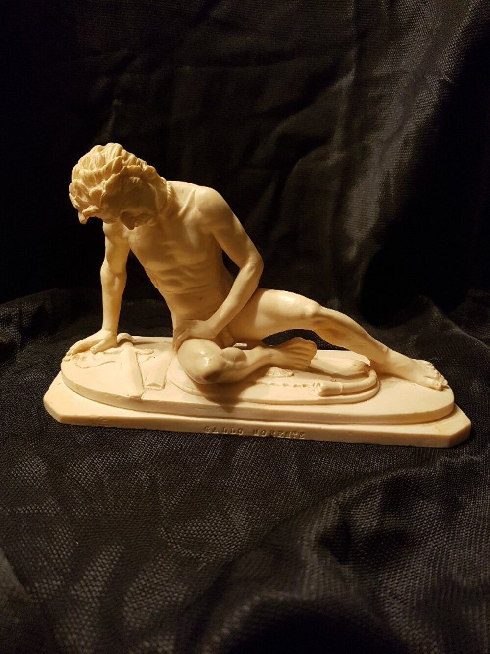 Resin figurine Gallo Morente by A Santini